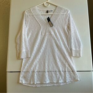 Chic White Lace Tunic Top
